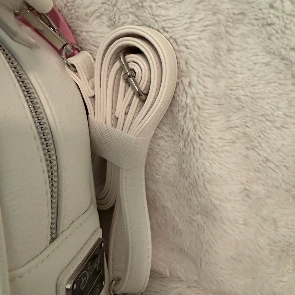 Reversible Donald & Daisy Loungefly backpack/crossbody. - Picture 7 of 13